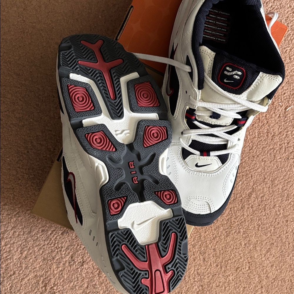 Nike Air Monarch IV white and navy - Picture 2 of 3